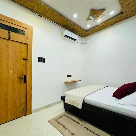 Aura Homestay Varanasi Eksteriør bilde